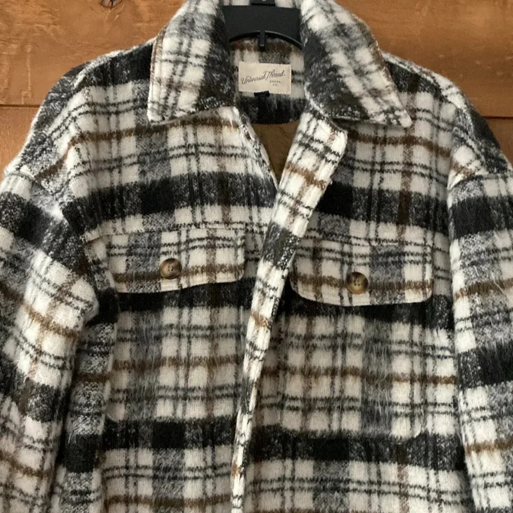 Universal Thread Brushed Plaid Shacket Size Medium - image 4